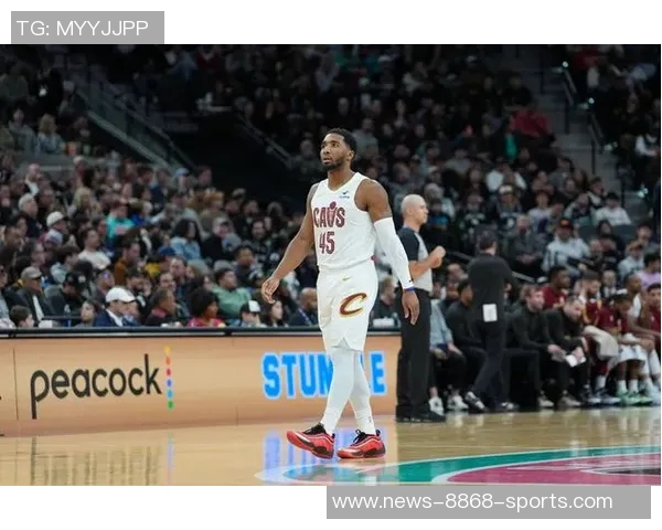 米切尔上半场状态低迷仅得6分球队遭遇严防表现不佳需调整策略